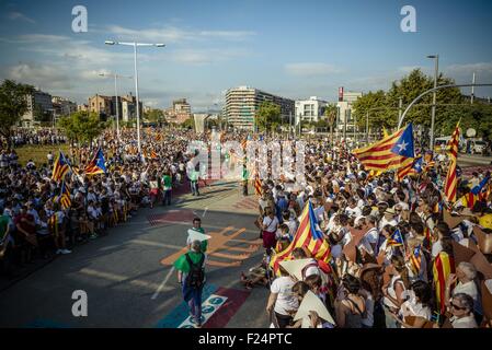 Sept. 11, 2015 - Thousands of Catalans in white shirts fill Barcelona's Meridiana Street waving flags as they rally on Catalonia's national day to claim the independence from Spain © Matthias Oesterle/ZUMA Wire/Alamy Live News Stock Photo