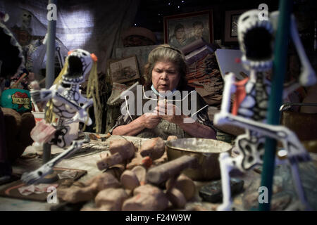 Mexico City. 4th Sep, 2015. Image taken on Sept. 4, 2015 shows Claudia Duran preparing a piece of cardboard for the elaboration of a cardboard figure in her workshop in Mexico City, capital of Mexico. Claudia Duran, 80 years old, has dedicated herself to creating artworks with cardboard since 31 years ago. © Alejandro Ayala/Xinhua/Alamy Live News Stock Photo