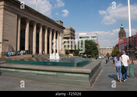 Sheffield Fargate, the City Hall Barkers Pool and water fountain, South Yorkshire, England Stock Photo