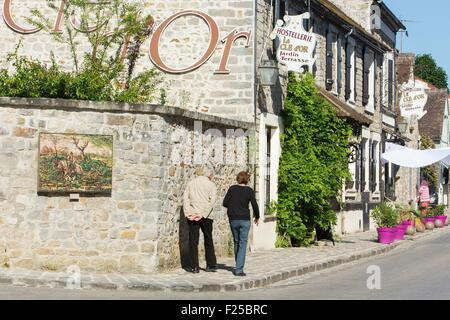 France, Seine et Marne, Barbizon, parc naturel regional du Gatinais franτais, people strolling by the Cle d'Or hotel on Grande rue