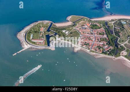 France, Charente Maritime, Aix island, the town and la Rade fort (aerial view) Stock Photo