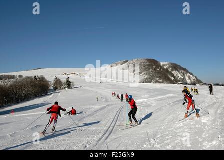 France, Territoire de Belfort, Ballon d'Alsace, farm restaurant, Nordic track skiers Stock Photo