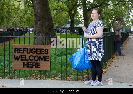 London, UK. 12th September, 2015.  A door mat with the writing 'Refugees Welcome Here' in Hyde Park. Tens of thousands of people take part in the Solidarity with Refugees demonstration in Central London calling on David Cameron to take effective action to turn the refugee crisis around and accept the UK’s fair share of refugees already in Europe. Vibrant Pictures/Alamy Live News Stock Photo