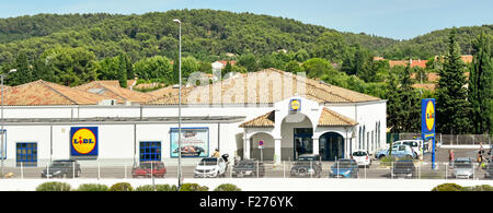 Lidl French supermarket store and car park Provence South of France Stock Photo