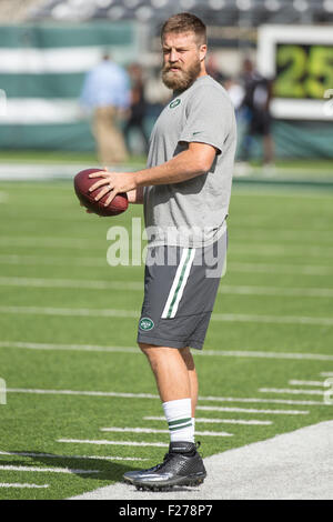 New York Jets' quarterback Ryan Fitzpatrick snaps his chin strap