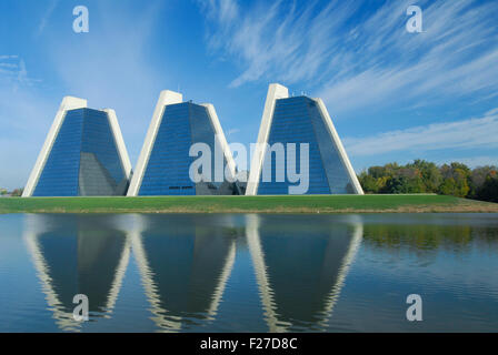 The Pyramids designed by Kevin Roche in College Park, Indianapolis, Indiana. Glass curtain walls Stock Photo