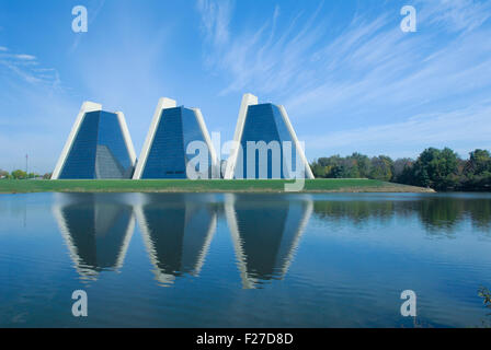 The Pyramids designed by Kevin Roche in College Park, Indianapolis, Indiana. Glass curtain walls Stock Photo