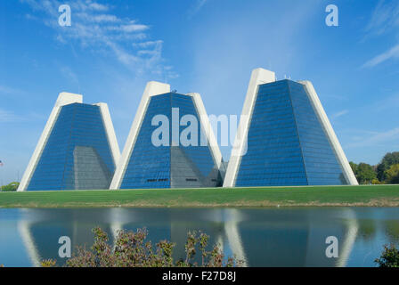 The Pyramids designed by Kevin Roche in College Park, Indianapolis, Indiana. Glass curtain walls Stock Photo