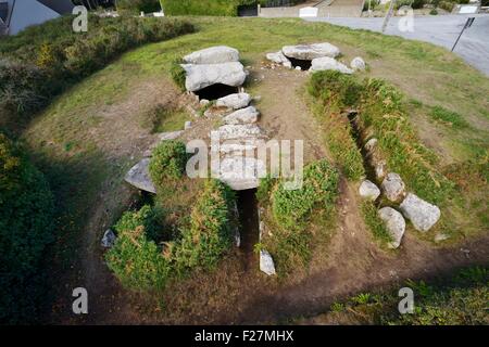 The 6000 year old Dolmens of Rondossec. Plouharnel, Brittany, France. 3 parallel passage graves in large circular cairn Stock Photo