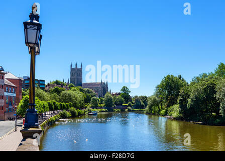 River Severn and Worcester Cathedral, Worcester, Worcestershire, England, UK Stock Photo