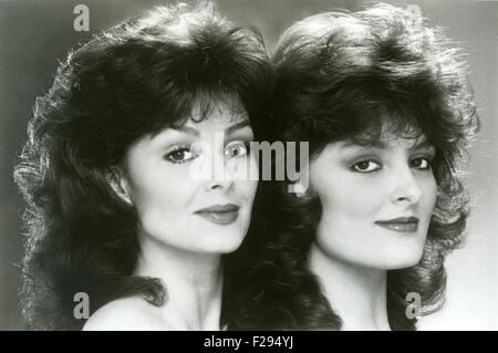 THE JUDDS Promotional photo of US Country duo of Naomi Judd at right and her daughter Wynonna about 1990 Stock Photo