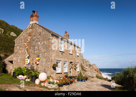 Cottage in Penberth Cove, Cornwall UK Stock Photo