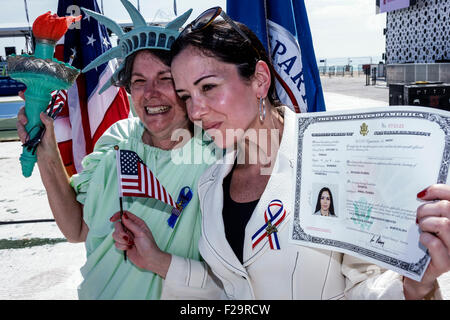 Miami Beach Florida,Oath of Citizenship Ceremony,immigrants,naturalization,citizen,swearing in,new citizens,allegiance,Certificate of Naturalization,H Stock Photo