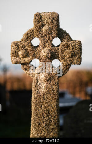 Penllech, on the Lleyn peninsula, Gwynedd, Wales, UK. The remote and now redundant St Mary's Church. Celtic cross in graveyard Stock Photo