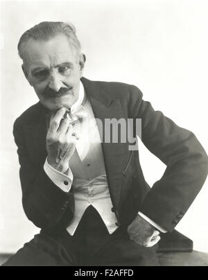 Making an important decision (OLVI008 OU414 F) Stock Photo