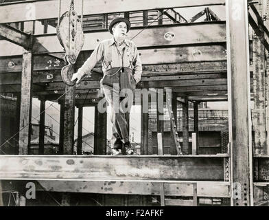 Construction worker on job site (OLVI008 OU405 F) Stock Photo