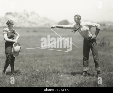 Cowboy showing off his roping skills (OLVI008 OU285 F) Stock Photo