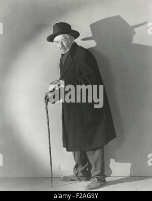 Anxious elderly man (OLVI008 OU219 F) Stock Photo