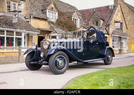 close up of a 1920s Rolls Royce Limousine Stock Photo - Alamy