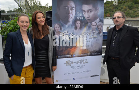 Prague, Czech Republic. 15th Sep, 2015. From left: actress Natalia Germani, model Katerina Sokolova and co-producer Steve Lichtag pose during a press conference on the upcoming Czech-Chinese historical TV series Last visa in Prague, Czech Republic, September 15, 2015. © Michal Dolezal/CTK Photo/Alamy Live News Stock Photo