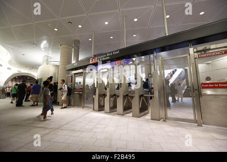 Manhattan, New York, USA. 13th Sep, 2015. The upper mezzanine level entrance of the new 34th Street-Hudson Yards No. 7 station, in the Far West Side of Manhattan, NY. The new subway station, part of the 7 subway extension for the IRT Flushing Line of the New York City Subway, is located at 34th Street near 11th Ave and cost $2.4 billion to complete. It is the 469th station and the first completely new station to be opened in 25 years. © Angel Chevrestt/ZUMA Wire/Alamy Live News Stock Photo