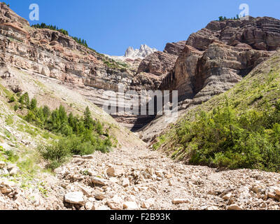 GEOPARC Bletterbach canyon, layers of sediments, stratum, mount Weisshorn in the back, Aldein, south Tyrolia, Italy Stock Photo