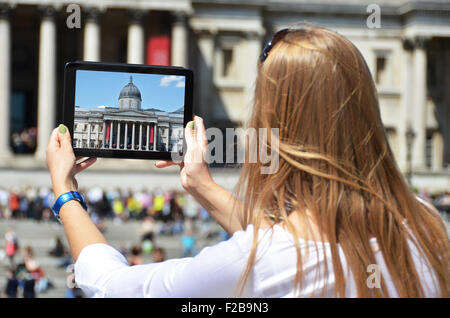 The National Gallery on the screen of a  tablet. Trafalgar square, London Stock Photo