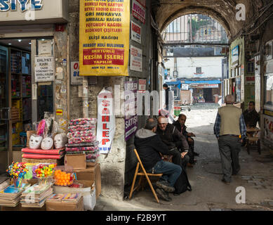 Market stalls and tea shop on Hasircilar Caddesi near the entrance to the Egyptian spice bazaar, Eminonu, Istanbul, Turkey. Stock Photo