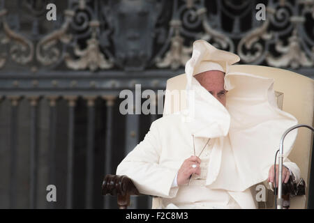 Vatican city. 16th September, 2015. A gust of wind blows Pope Francis' mantle during the weekly general audience in St. Peter's Square at the Vatican, Wednesday, Sept. 16, 2015. Credit:  Massimo Valicchia/Alamy Live News Stock Photo