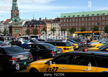 Copenhagen, Denmark. 16th September, 2015. Taxi’s lined up in Copenhagen front of the Parliament in a protest demonstration against the internet based private transport company, Uber. They demanded Uber closed down in Denmark. Credit:  OJPHOTOS/Alamy Live News Stock Photo