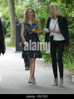 London, UK, 15th June 2015: Suki Waterhouse attends the Burberry Prorsum fashion show, London Collections: Men, Spring Summer 20 Stock Photo