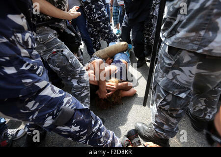 Beirut, Lebanon. 16th Sep, 2015. Lebanese activists from 'You Stink' campaign clash with riot police after a protest against today's session of a dialogue of top political figures, accused by the group of failing to resolve a crisis over rubbish building up in the streets. © Marwan Tahtah/APA Images/ZUMA Wire/Alamy Live News Stock Photo