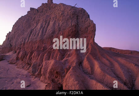 PART OF THE GREAT WALL OF CHINA IN THE MUNGO NATIONAL PARK, WILLANDRA LAKES WORLD HERITAGE AREA, NSW, AUSTRALIA Stock Photo