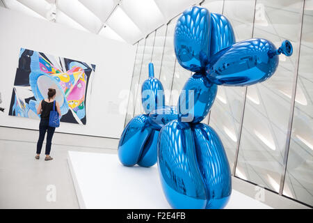 Jeff koons balloon dog red hi-res stock photography and images - Alamy