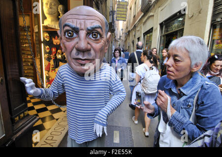 El Ingenio Shop with Picasso figure, 6, Rauric street, Gothic area, Ciutat vella district, Barcelona, Catalonia, Spain Stock Photo