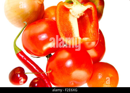 Obst/ Gemuese: Kirschen, rote Chillyschote, Tomaten, Mandarinen, Zwibel, Apfel - Symbolbild Nahrungsmittel. Stock Photo