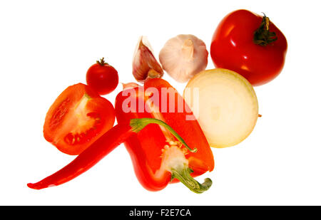 Obst/ Gemuese: rote Chillyschote, Tomaten, Knoblauch, Mandarinen, Zwiebel - Symbolbild Nahrungsmittel. Stock Photo
