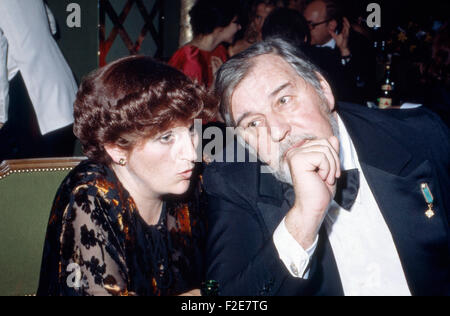 Der Schweizer Regisseur Bernhard Wicki mit seiner Frau Agnes Fink ...