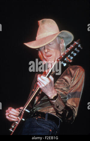 JOHNNY WINTER (1944-2014) US rock musician in 1985. Photo StarFile/Lee Stock Photo