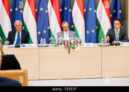 Budapest, Hungary. 17th September, 2015. EU Commissioner for Migration, Home Affairs and Citizenship Dimitris Avramopoulos (L), Hungarian Interior Minister Sandor Pinter (C) and Hungarian Minister of Foreign Affairs and Trade Peter Szijjarto attend a joint press conference after their meeting discussing the migration situation affecting Hungary in Budapest, Hungary on Sept. 17, 2015. Credit:  Xinhua/Alamy Live News Stock Photo