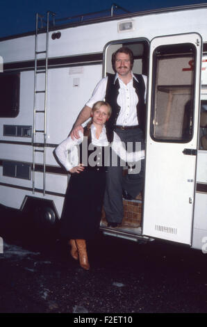 Der deutsche Schauspieler und Regisseur Bernd Helfrich mit Ehefrau Mona Freiberg, Deutschland 1980er Jahre. German actor and director Bernd Helfrich with his wife Mona Freiberg, Germany 1980s. 24x36Dia181 Stock Photo