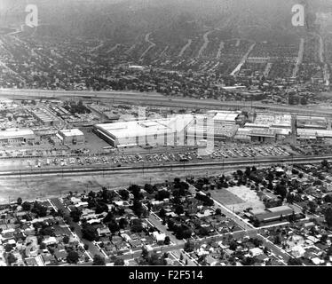 Lockheed B-1 plant Hollywood Burbank Airport Dec78 [Lockheed LA 2216 Stock Photo