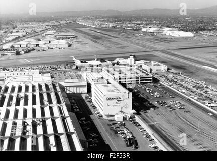 Lockheed plant Hollywood Burbank Airport Dec78 [Lockheed CC 4474-6 via Stock Photo