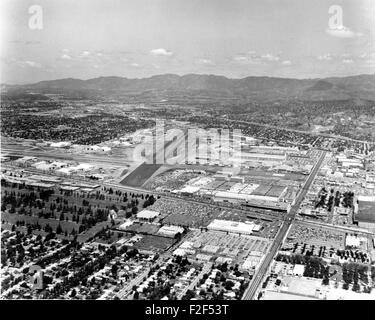 Lockheed plant Hollywood Burbank Airport Dec78 [Lockheed LA 6516 via Stock Photo