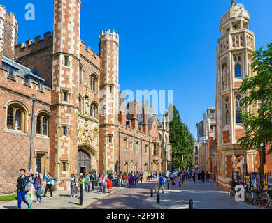 St Johns Street outside St John’s College, Cambridge University, Cambridge, Cambridgeshire, England, UK Stock Photo