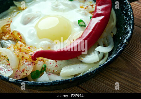 Turkish breakfast. Scrambled eggs with onion.Soganlı yumurta Stock Photo