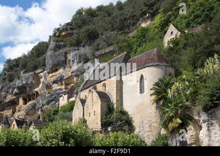 Notre-Dame Church on the cliff-face of the picturesque village  of La Roque Gageac Stock Photo