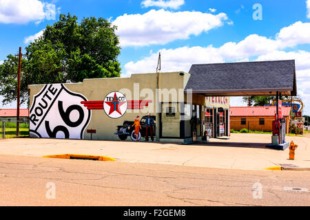 Route 66 Texaco old gas filling station on Main Street in Tucumcari, New Mexico Stock Photo