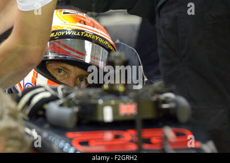 Singapore. 18th Sep, 2015. Team McLaren Honda driver Jenson Button prepares to drive in the second practice during F1 Singapore Grand Prix Night Race in Singapore's Marina Bay Street Circuit, Sept. 18, 2015. © Then Chih Wey/Xinhua/Alamy Live News Stock Photo