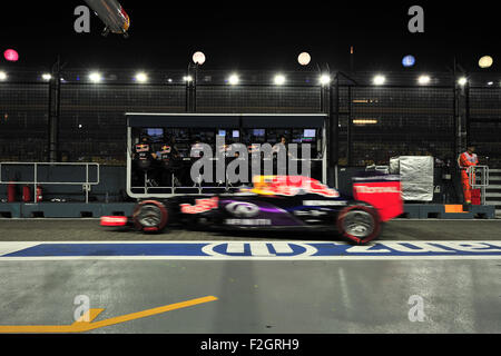 Singapore. 18th Sep, 2015. Team Infiniti Red Bull driver Daniel Ricciardo drives in the second practice in the second practice during F1 Singapore Grand Prix Night Race in Singapore's Marina Bay Street Circuit, Sept. 18, 2015. © Then Chih Wey/Xinhua/Alamy Live News Stock Photo